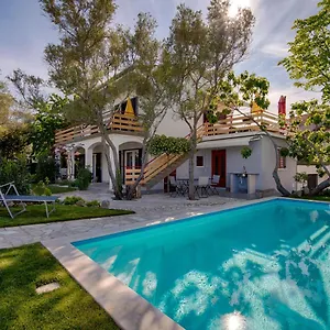 https://villa-neroli-krk-island.primorje-gorskikotar.com